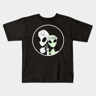 aliens love Kids T-Shirt